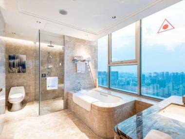 Fu Yang Bao Long Wen De Mu Zhi Zun Hao Ting Grand Hotel