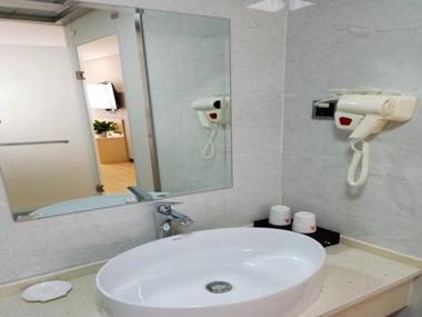 Shell Huainan Second Middle School Xihuchuntian Hotel