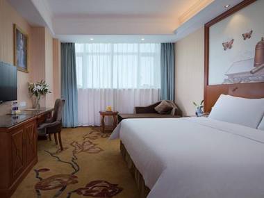 Vienna Hotel Zhejiang Taizhou Luqiao Passenger Center