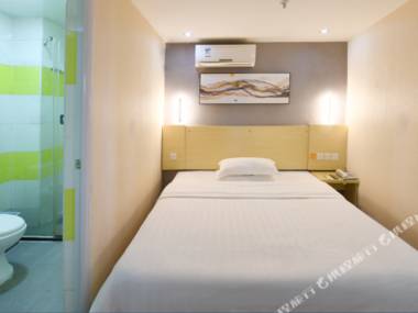 Seven days Xiangjiang Hotel (Seven Star archway Store)