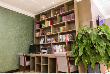 Jiyuan Garden Holiday Inn Hotel