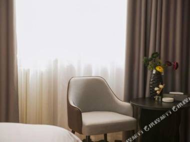 Qinyang Wanhong Business Hotel