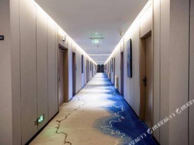 Qinyang Wanhong Business Hotel