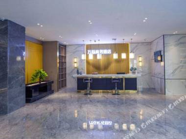 Qinyang Wanhong Business Hotel