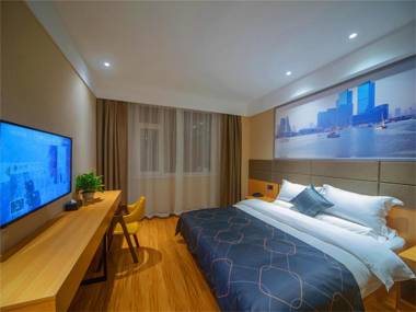 Chonpines Hotel·Rizhao Yingbing Road RT-Mart