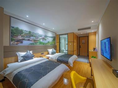 Chonpines Hotel·Rizhao Yingbing Road RT-Mart