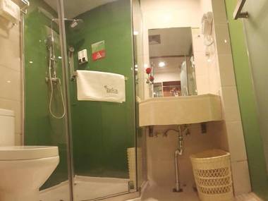 Vatica JiangSu XuZhou XinYi Railway Station Square Hotel