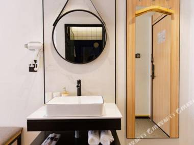 QuanCheng Preferred Hotel (Handan railway station store)