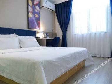 7 Days Premium· Xianning Wenquan Pedestrian Street Shopping Park