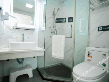 7 Days Premium· Xianning Wenquan Pedestrian Street Shopping Park