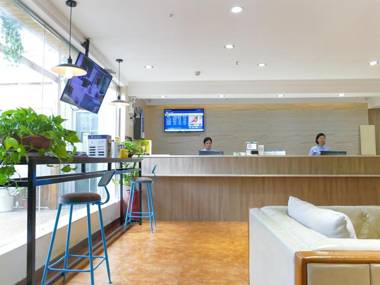 7Days Premium Xianning Hot Spring Pedestrian Street Shopping Park Branch