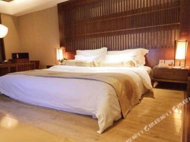 Sanjiang Forest Hot Spring Dumashi Hotel