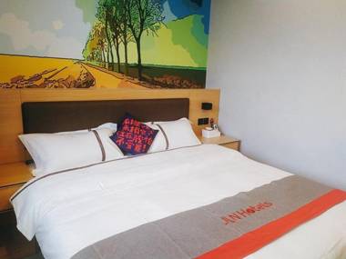 Jun Hotel Guangxi Hechi Dahua County National Square