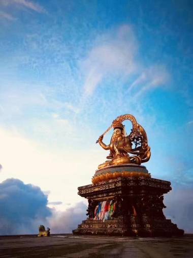 ManBuYunDuan.Theme Inn