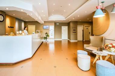 Home Inn Haikou Gaodeng Street East Line Expressway Exit