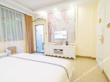 Man Yi 100Shi Shang Jiu Dian Hai Kou Fu Cheng Nan Bei Shui Guo Shi Chang Dian