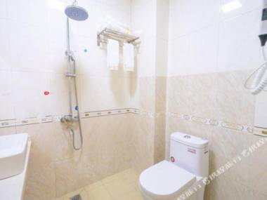 Man Yi 100Shi Shang Jiu Dian Hai Kou Fu Cheng Nan Bei Shui Guo Shi Chang Dian