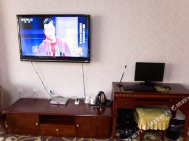 Super 8 Hotel (Tangshan Fengnan Wenhua Square)