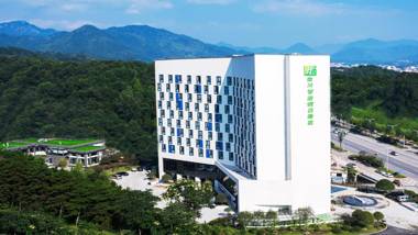 Holiday Inn Express Luanchuan an IHG Hotel