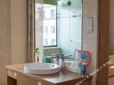 Luo Yang Man Jing Da Jiu Dian Luo Yi Gu Cheng Dian