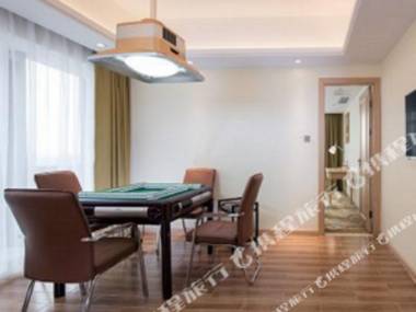 Wei Ye Na Guo Ji Jiu Dian (Dong Guan Qiao Tou Guang Chang Dian )