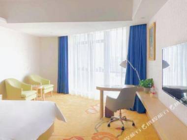 Wei Ye Na Guo Ji Jiu Dian (Dong Guan Qiao Tou Guang Chang Dian )