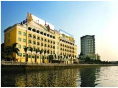 Riverside Hotel