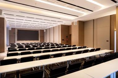 Atour Hotel Zhonghan North Station V-PARK