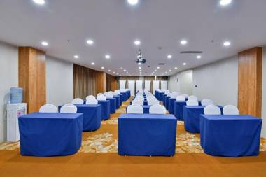 Starway Hotel Kaifeng Jinming Square