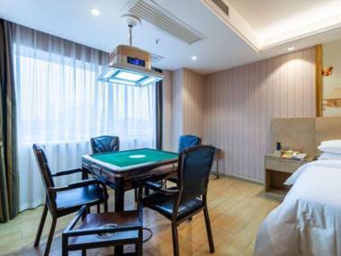 Wei Ye Na Guo Ji Jiu Dian (Zhang Sha Gao Tie Nan Zhan Wan Jia Li Guang Chang Dian )