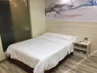 Huari Hotel (Changsha Yuelushan Chaowan Town Metro Station Branch)