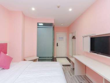 Towo Holiday Hotel (Luzhou Southwest Trade City)