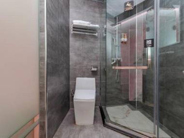 Towo Holiday Hotel (Luzhou Southwest Trade City)