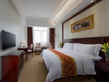 Vienna Hotel Shanwei Lufeng Jieshi Bus Station