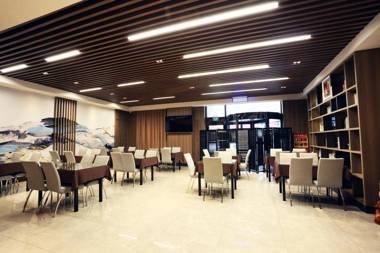 Starway Hotel Fuxin Liberation Square