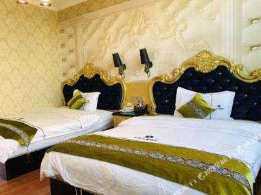 Jianshui Autumn Theme Hotel