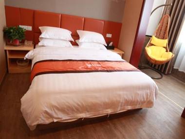 Shell Xinyang Huangchuan County Railway Station Hotel