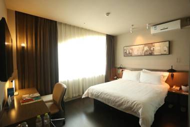 Jinjiang Inn Ulan Hot Hinggan League Government