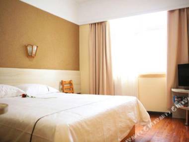 March Yangchun Business Hotel