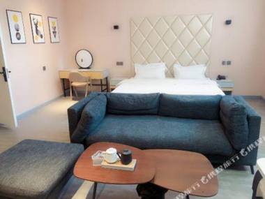 Beipiao Qiyu Theme Hotel