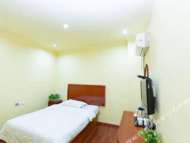 Ge Lin Hao Tai Chao Yang Qi Che Zhan Shang Wu Hotel