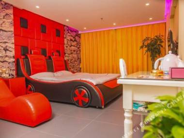 Honghu Blue Sky Theme Hotel