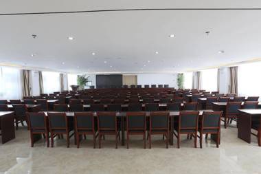 Elan Inn Zhoukou Xiangcheng Bus Station