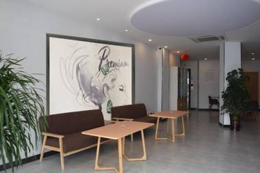 7Days Premium Dingxi Train Station Branch