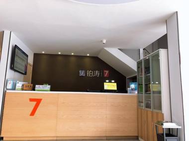 7Days Premium Dingxi Train Station Branch