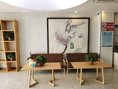 7Days Premium Dingxi Train Station Branch