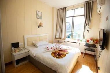 TOWO Holiday Hotel Longli Railway Station