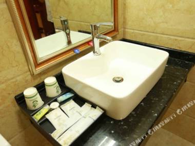 Dongxing Chengshi Relian Seaview Hotel