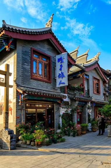 Emerald Adventures Guesthouse