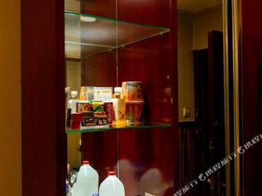 Super 8 Lvliang Shiji Guangchang